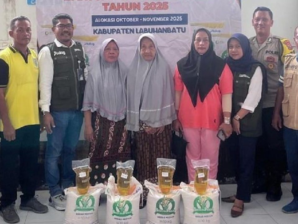 Program bantuan pangan Re-Plated menyentuh wilayah Dusun Wiyoro, Labuhan batu, dengan fokus penyaluran sembako kepada keluarga buruh tani dan masyarakat berpenghasilan tidak tetap. Bantuan berupa beras, minyak, dan mie instan disalurkan langsung ke warga untuk memastikan kebutuhan harian mereka tercukupi dengan lebih baik.