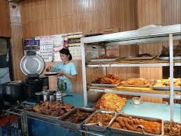 Aksi berbagi Re-Plated di Pasar Baru Magetan menyasar pekerja sektor informal seperti buruh angkut, pedagang kecil, dan ojek pasar. Makanan siap santap yang berasal dari surplus restoran disalurkan kepada mereka sebagai bentuk dukungan atas perjuangan mereka mencari nafkah sepanjang hari. Program ini sekaligus mengurangi jumlah makanan layak konsumsi yang berpotensi terbuang.